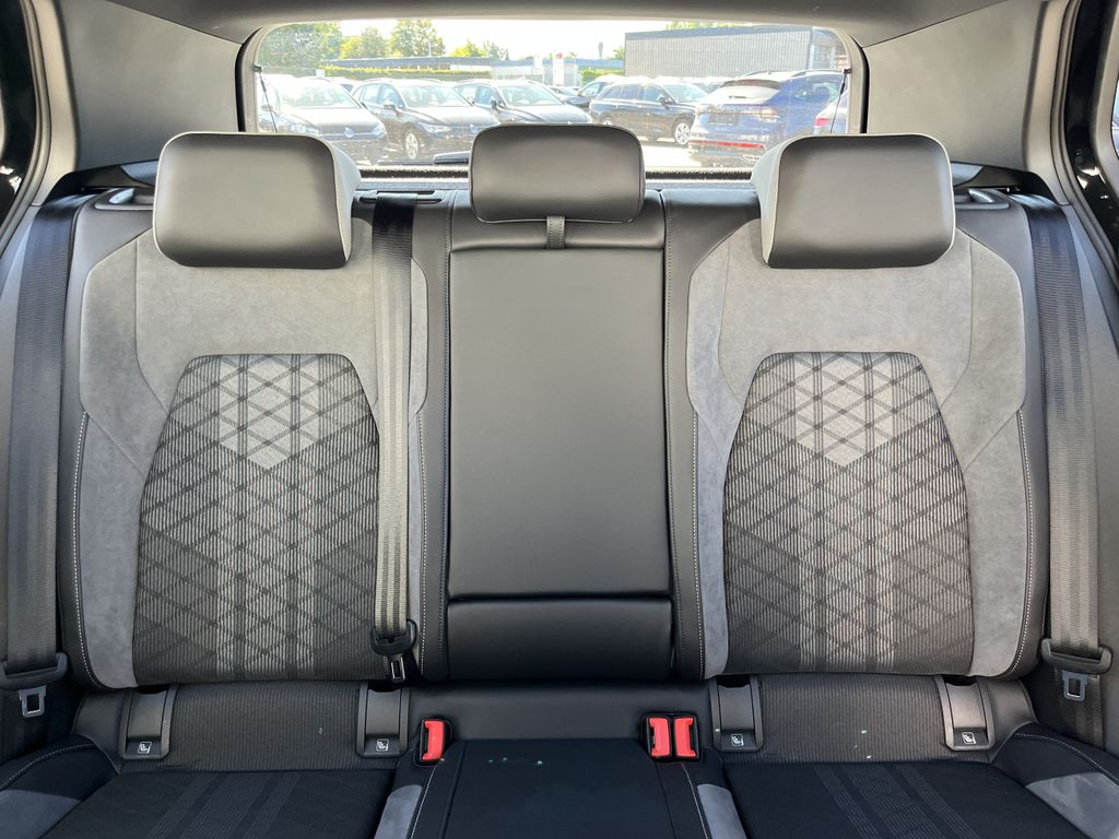 Volkswagen Golf 1.5 TSI DSG R-Line 18