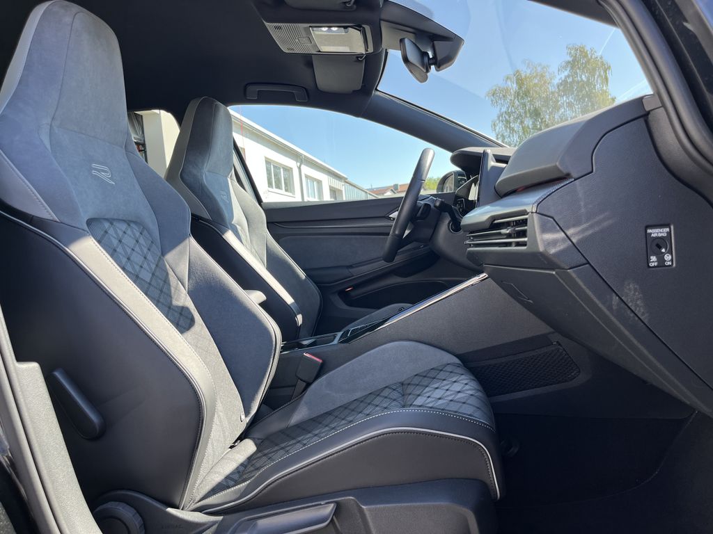 Volkswagen Golf 1.5 TSI DSG R-Line 15