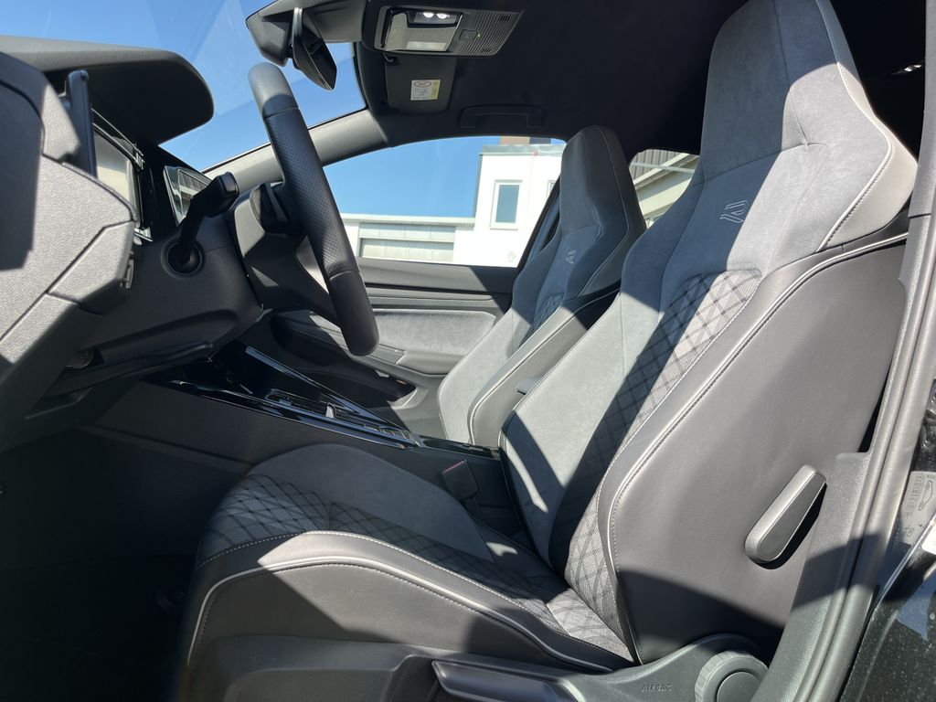 Volkswagen Golf 1.5 TSI DSG R-Line 13