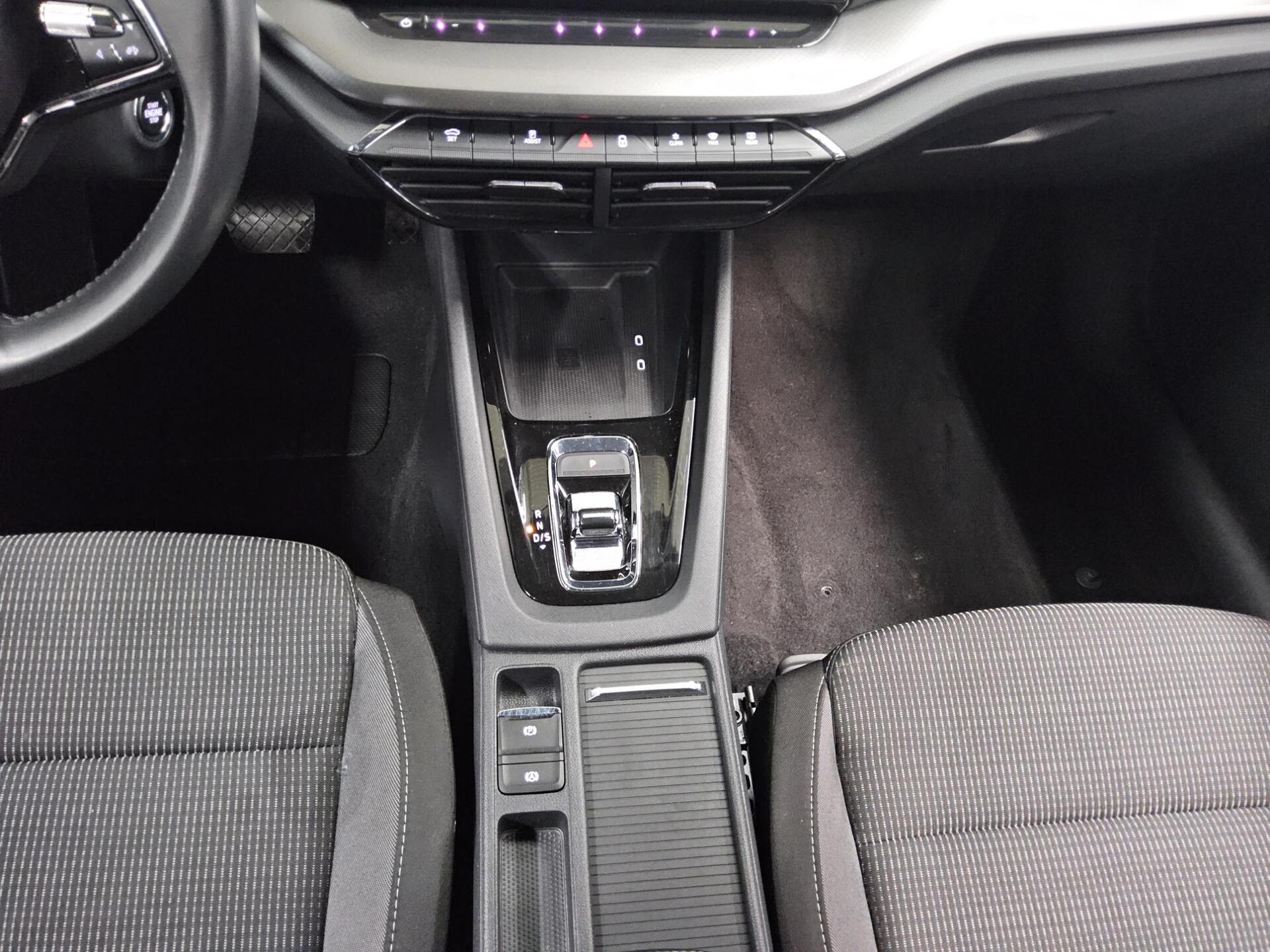 Skoda Octavia Kombi 2.0 TDI Ambition Navi vc LED AHK 6