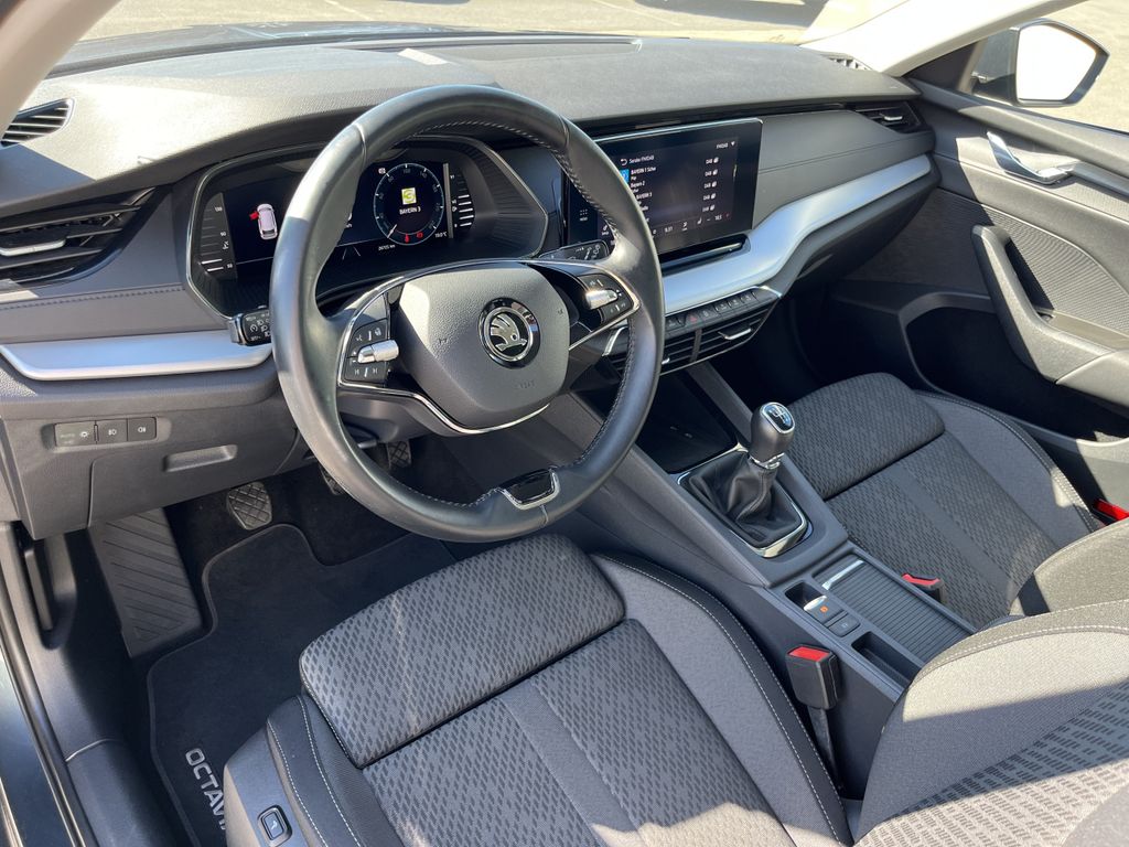 Skoda Octavia Combi 1.5 TSI Clever Blackline 12