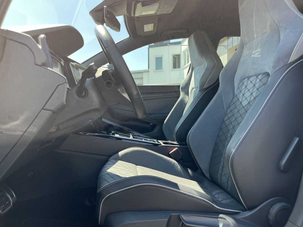 Volkswagen Golf 1.5 TSI DSG R-Line 13