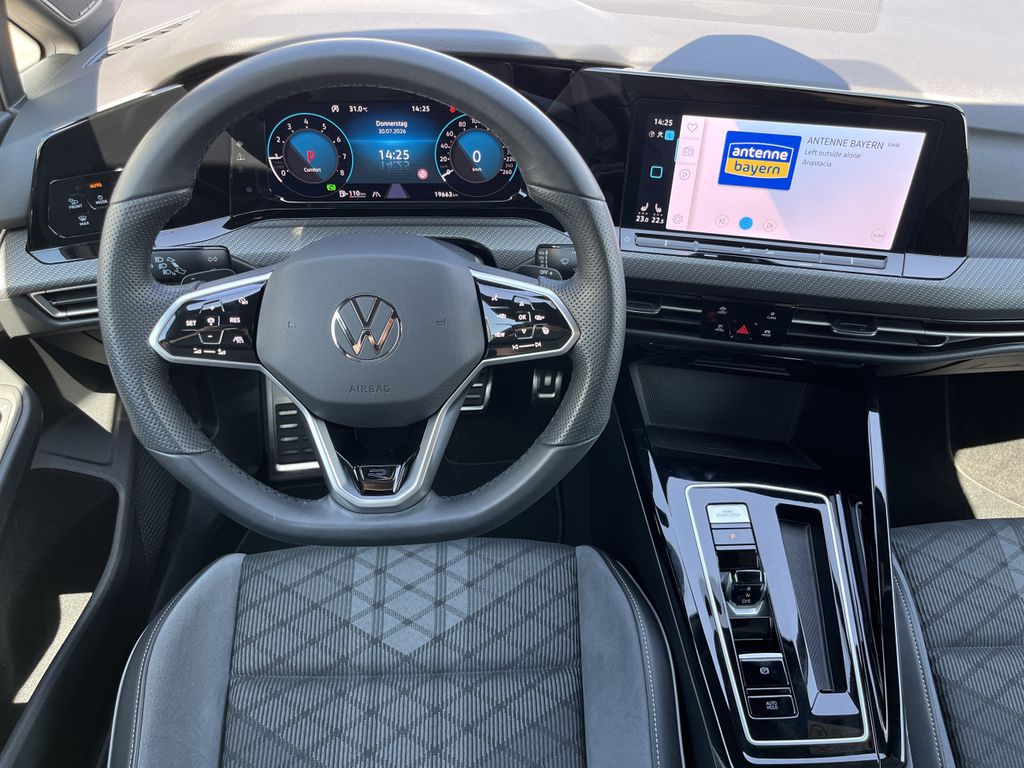 Volkswagen Golf 1.5 TSI DSG R-Line 16