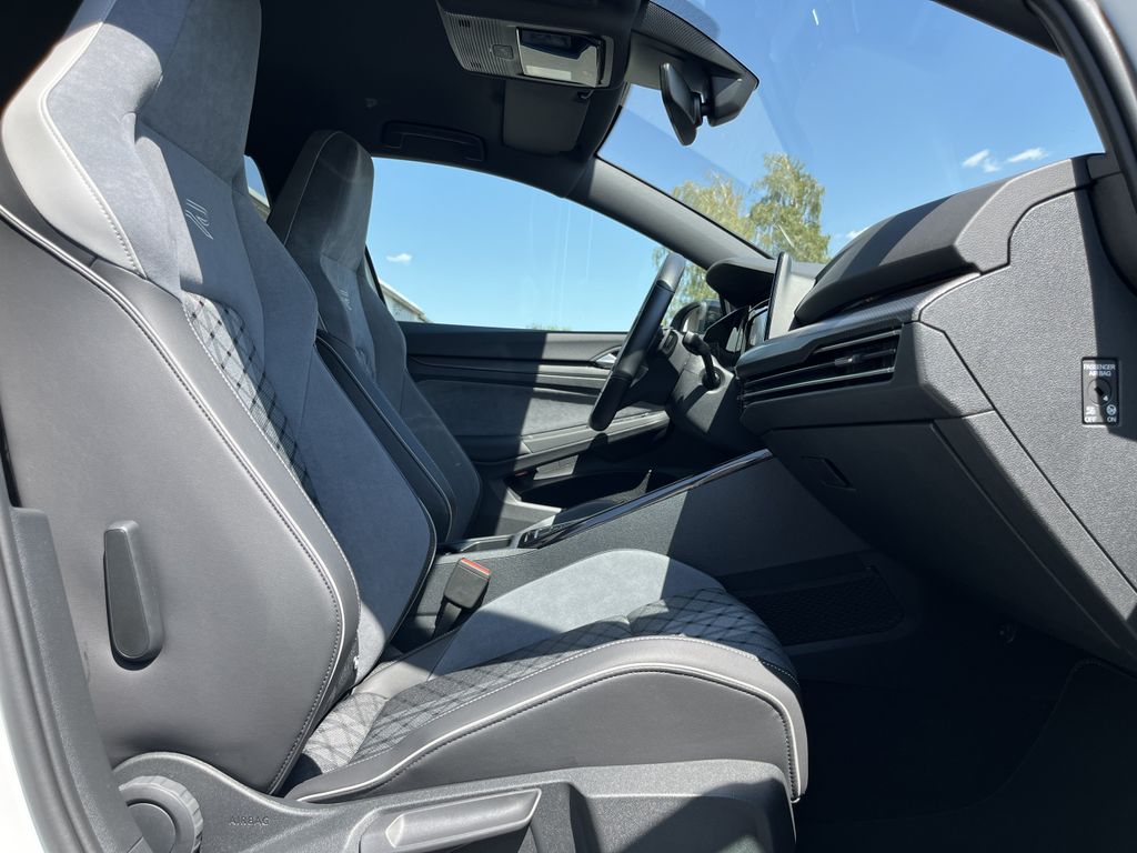 Volkswagen Golf 1.5 TSI DSG R-Line 15