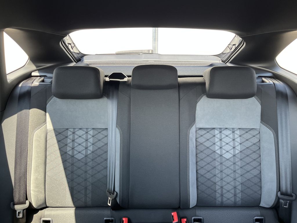 Volkswagen Taigo 1.5 TSI DSG R-Line 18