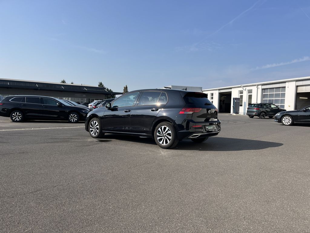Volkswagen Golf 1.5 TSI Life ACTIVE 10