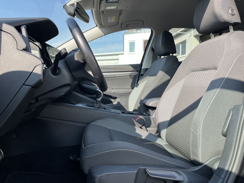 Volkswagen Golf 1.5 TSI Life ACTIVE 13