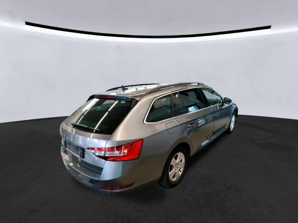 Skoda Superb 2.0 2023 4