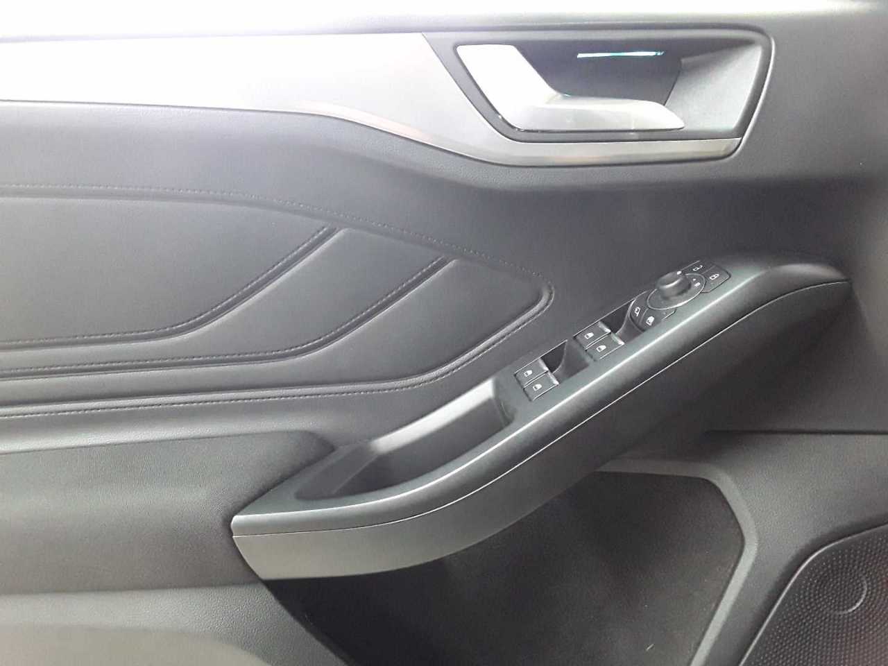 Ford Focus Turnier 1.0 EcoBoost Hybrid Aut. TITANIUM X 4