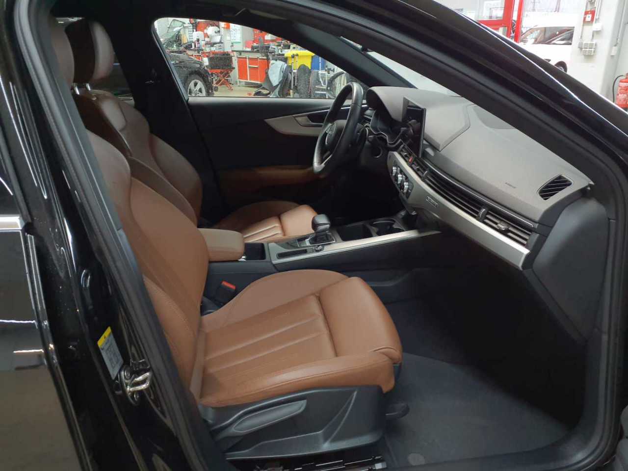 Audi A4 Avant 40 TFSI quattro S tronic S line 8