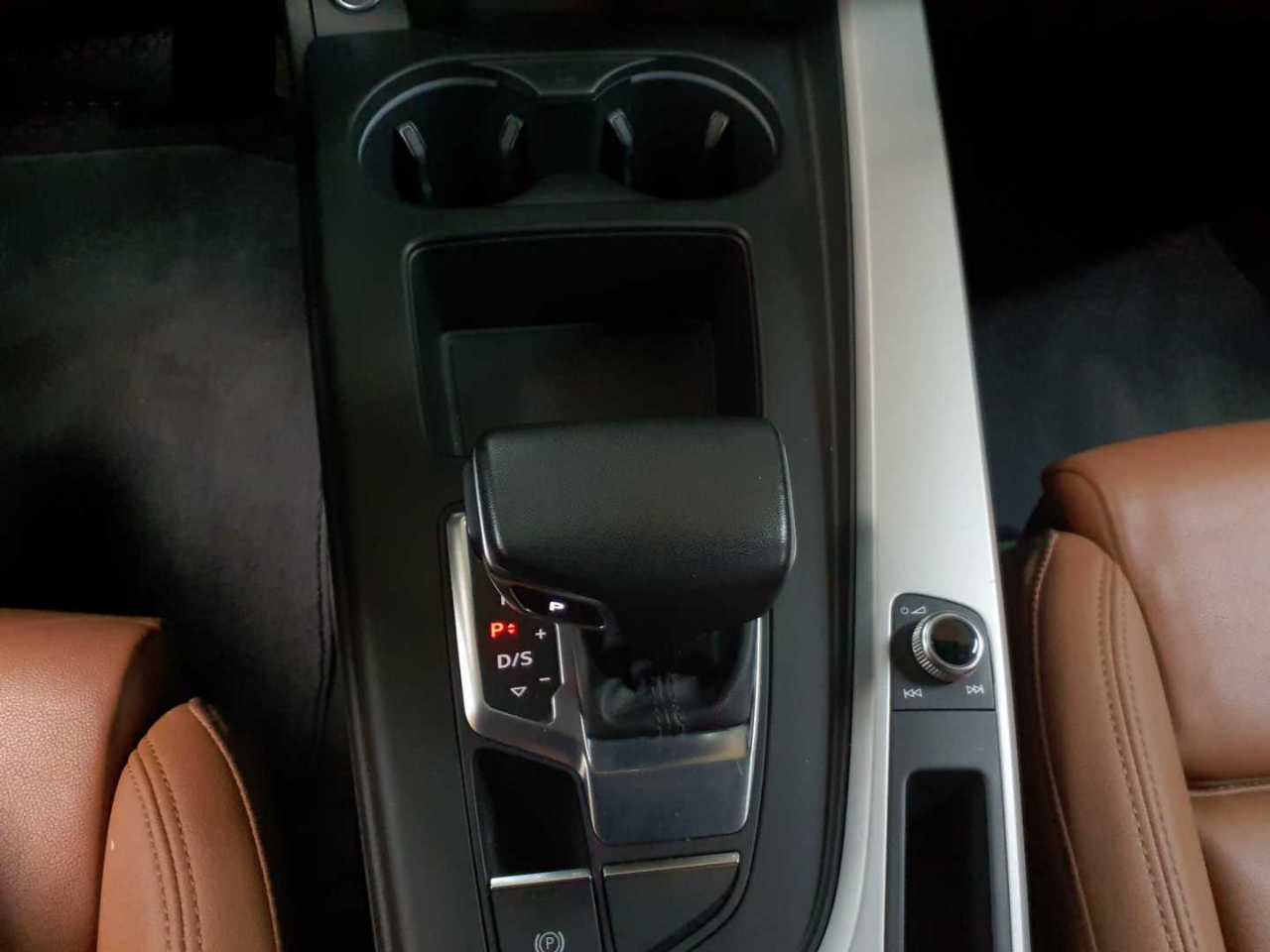 Audi A4 Avant 40 TFSI quattro S tronic S line 10