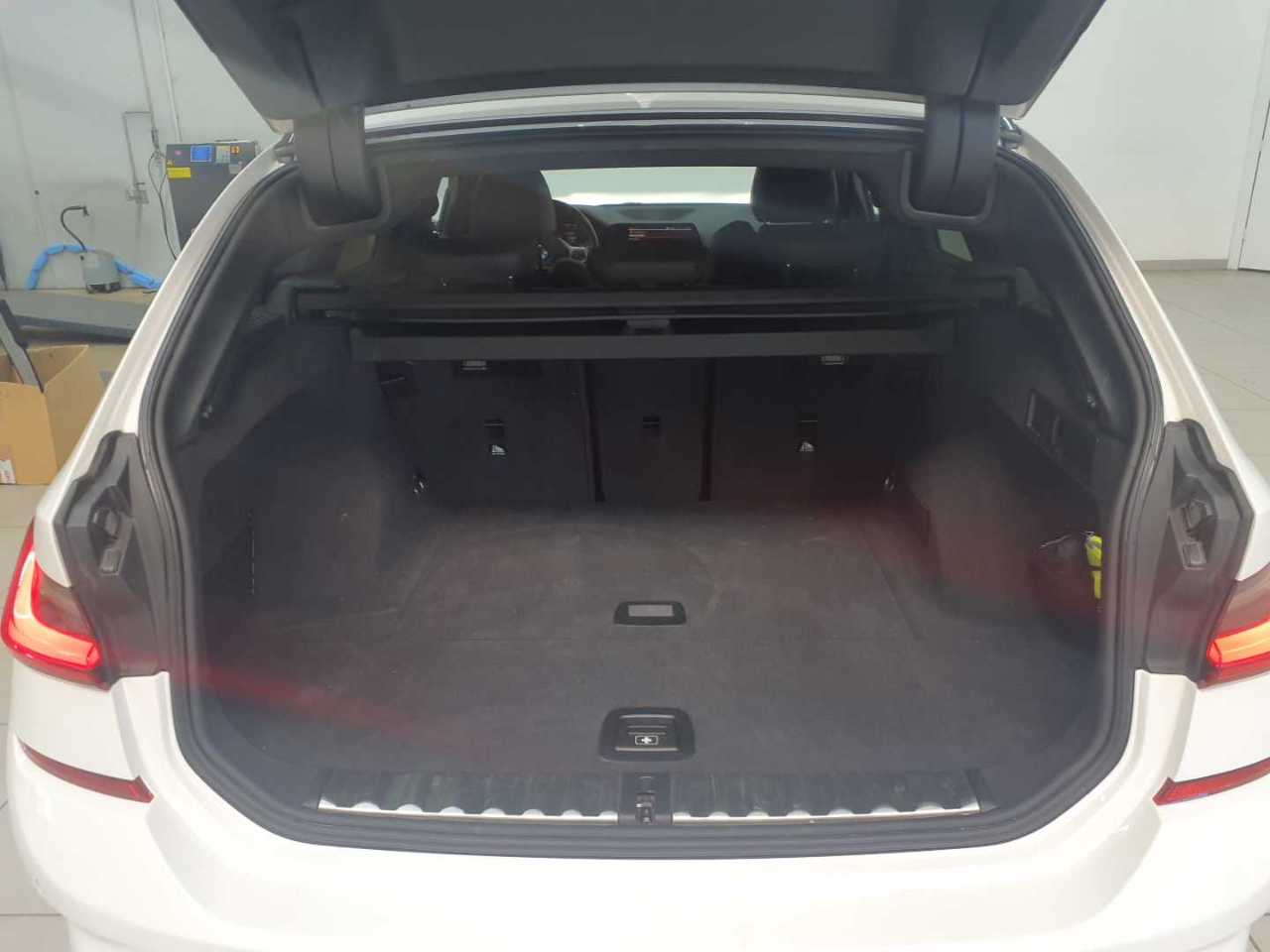 Bmw 318i Touring Aut. M Sport 11