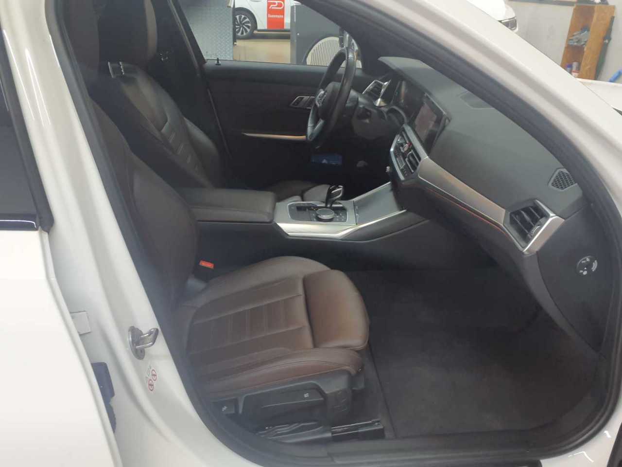 Bmw 318i Touring Aut. M Sport 14