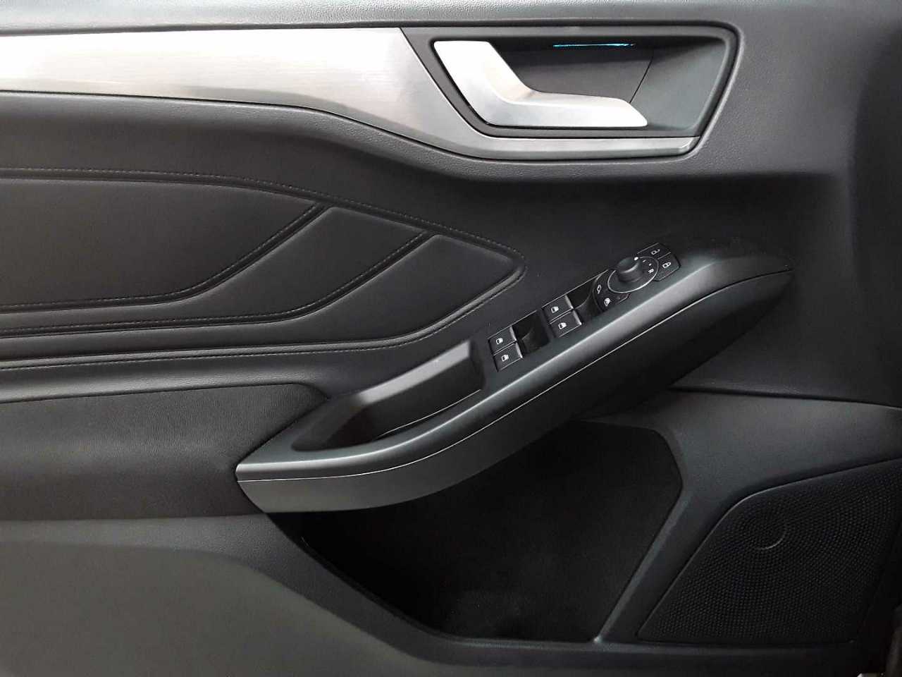 Ford Focus Turnier 1.0 EcoBoost Hybrid Aut. TITANIUM X 4
