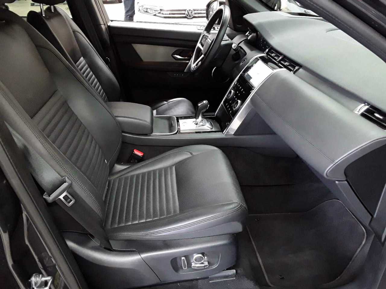 Land Rover Discovery Sport D200 HSE 11