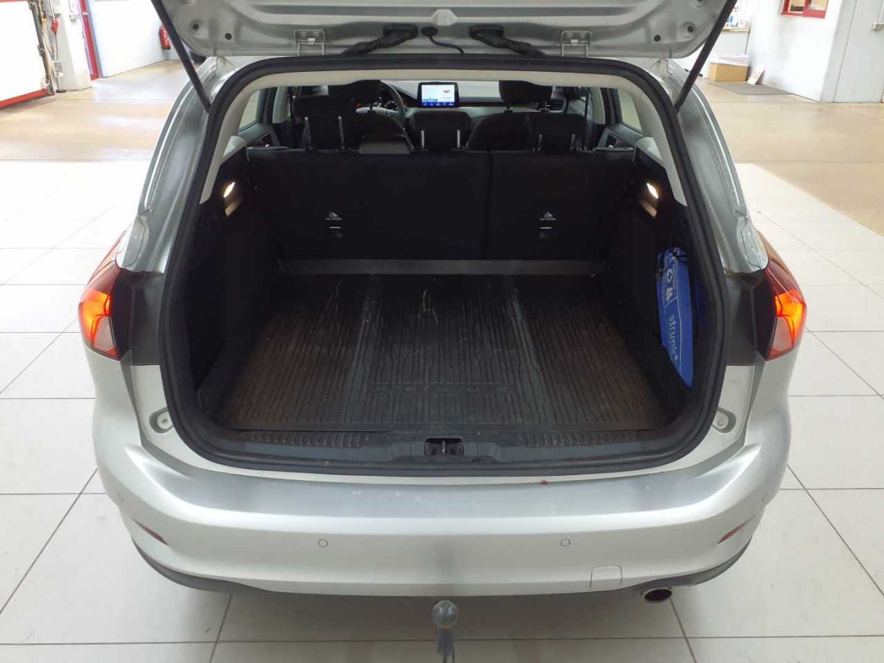 Ford Focus Turnier 1.5 EcoBlue Start-Stopp-System COOL&CONNECT 9