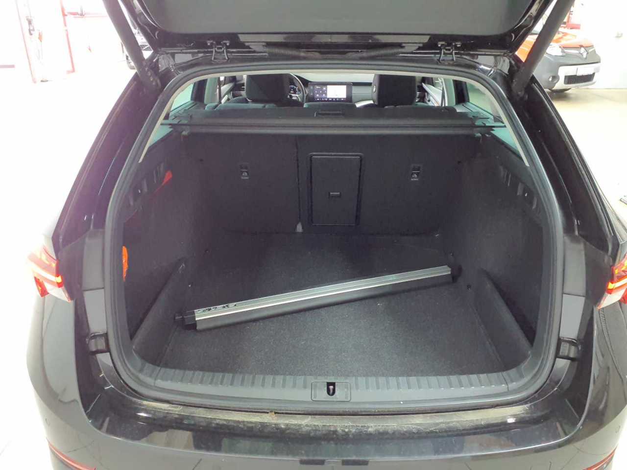 Skoda Octavia Combi 2.0 TDI Style 9