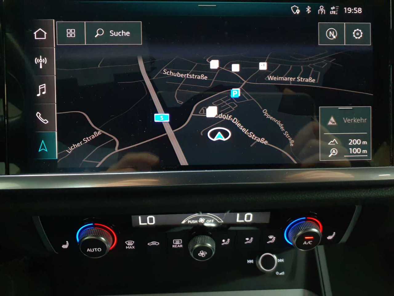 Audi Q3 45 TFSIe S tronic 16