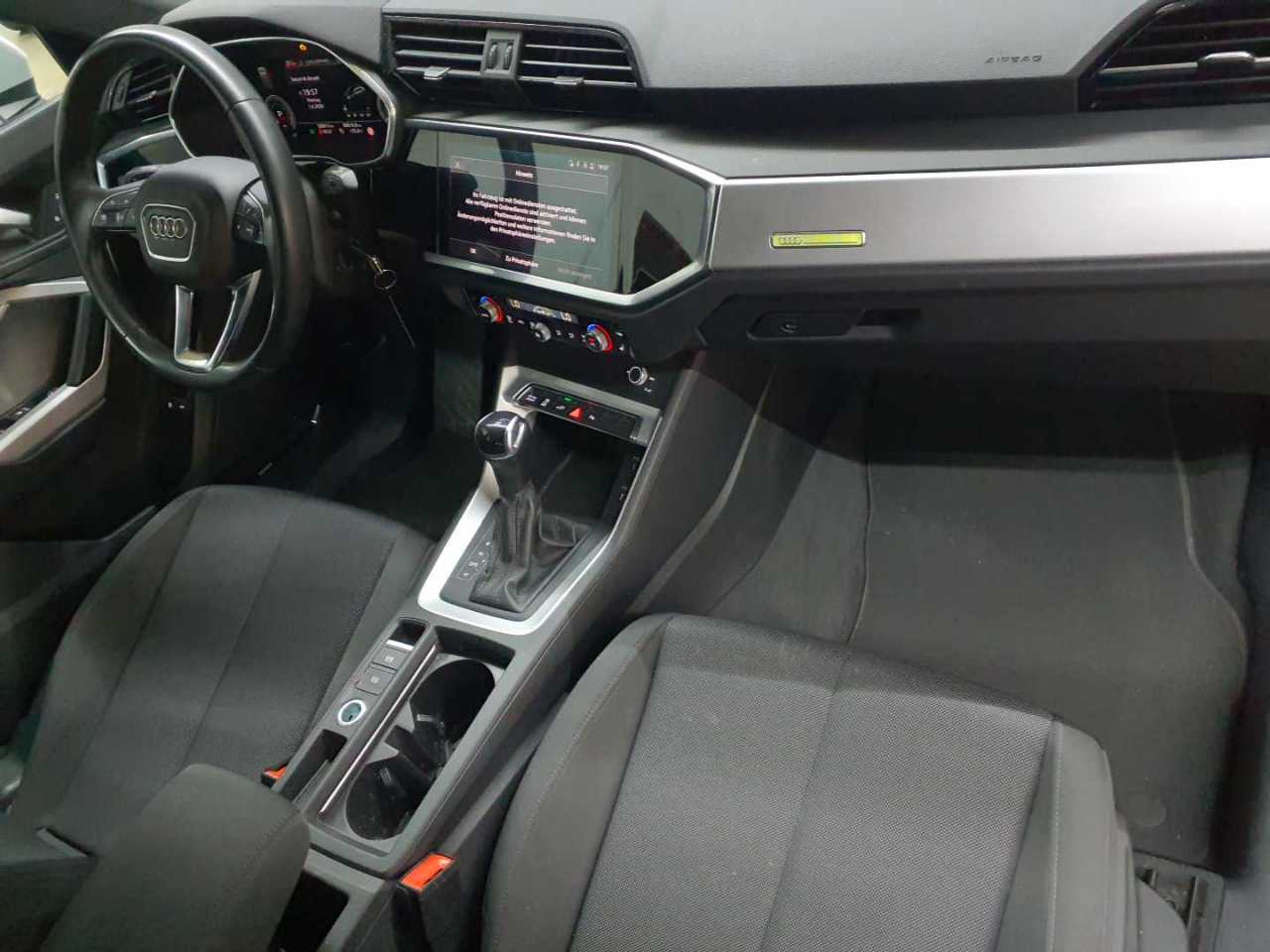 Audi Q3 45 TFSIe S tronic 13