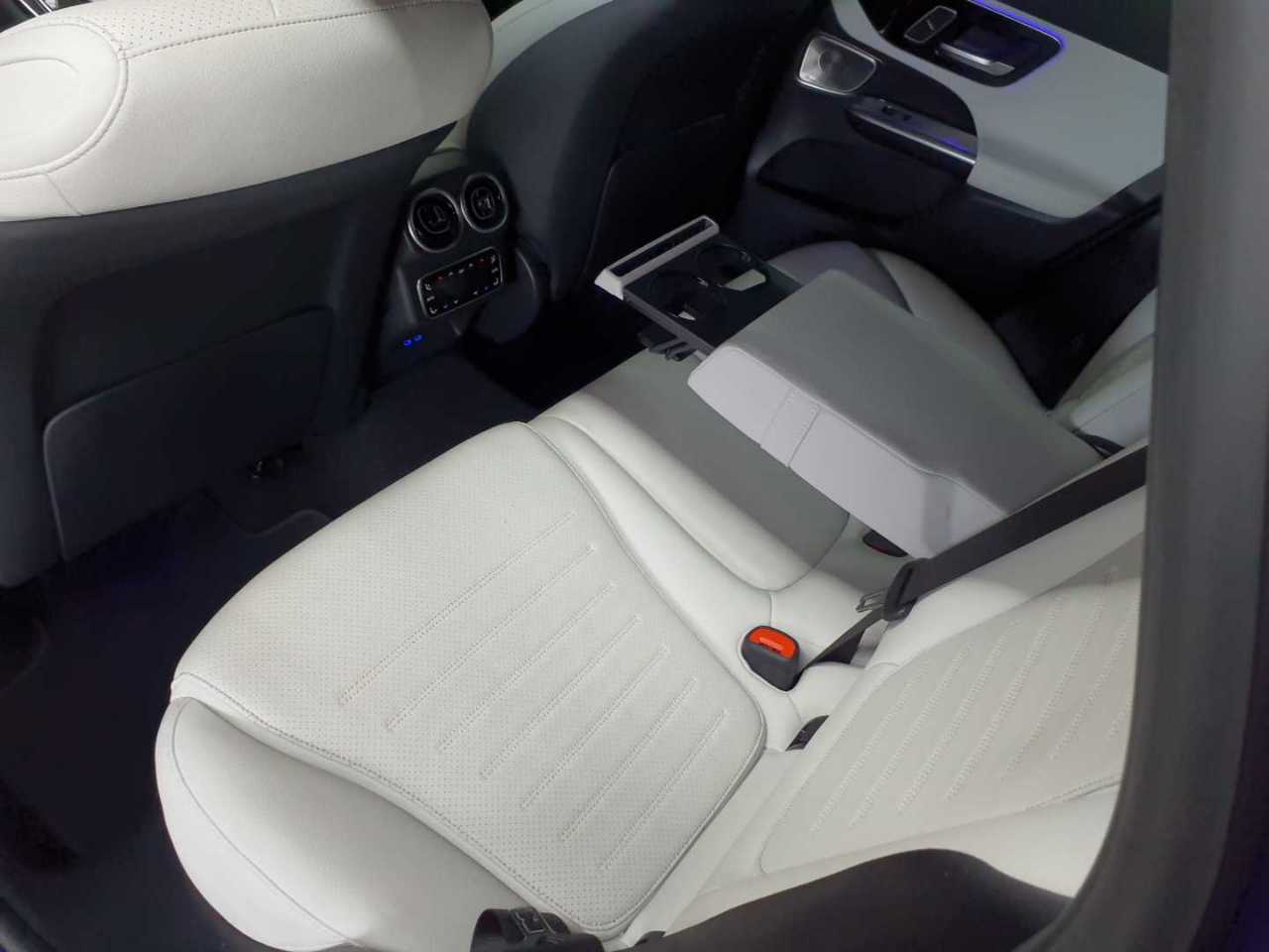 Mercedes-Benz GLC 300 d 4Matic 9G-TRONIC AMG Line Advanced 8