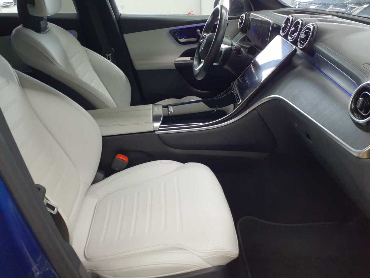 Mercedes-Benz GLC 300 d 4Matic 9G-TRONIC AMG Line Advanced 12