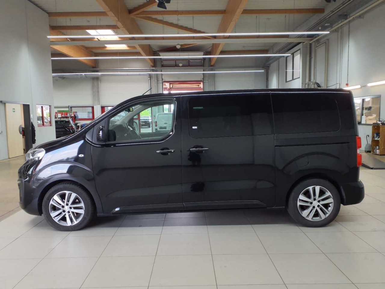 Peugeot Traveller L2 2.0 BlueHDi 180 EAT8 Business VIP 6