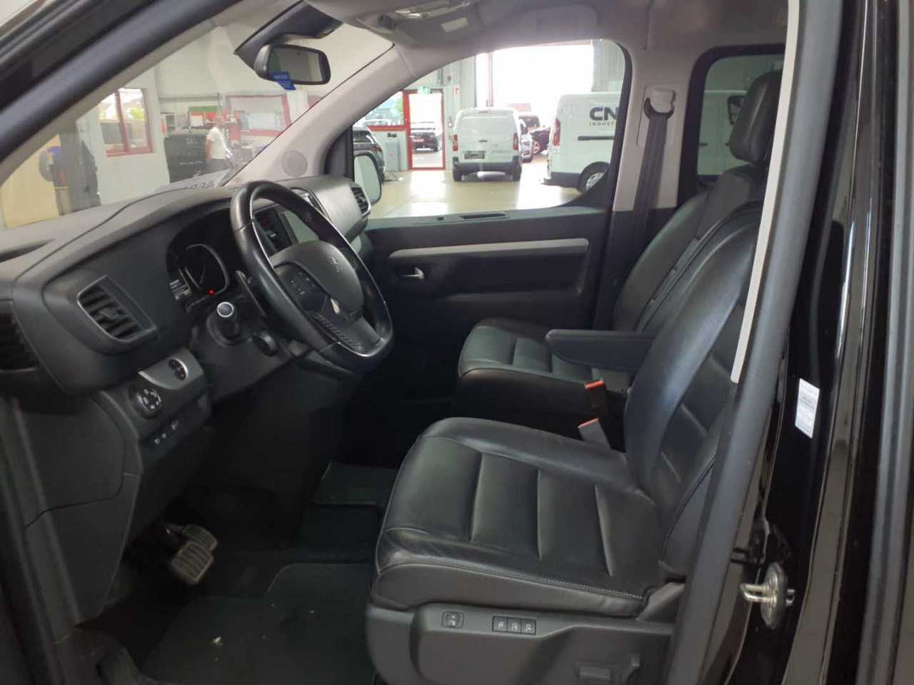 Peugeot Traveller L2 2.0 BlueHDi 180 EAT8 Business VIP 13