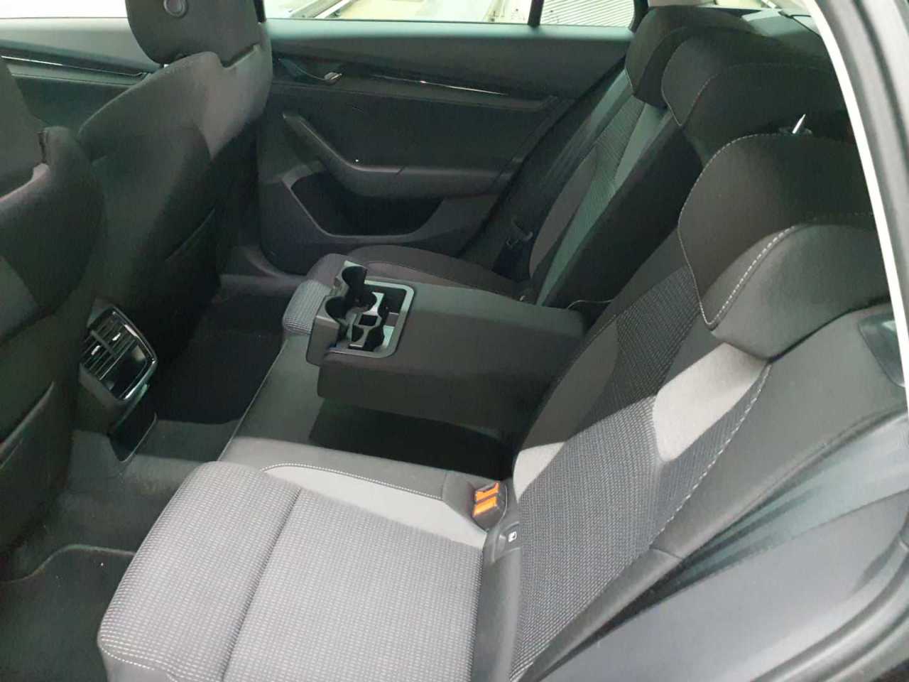 Skoda Octavia Combi 2.0 TDI DSG 4x4 Ambition 7