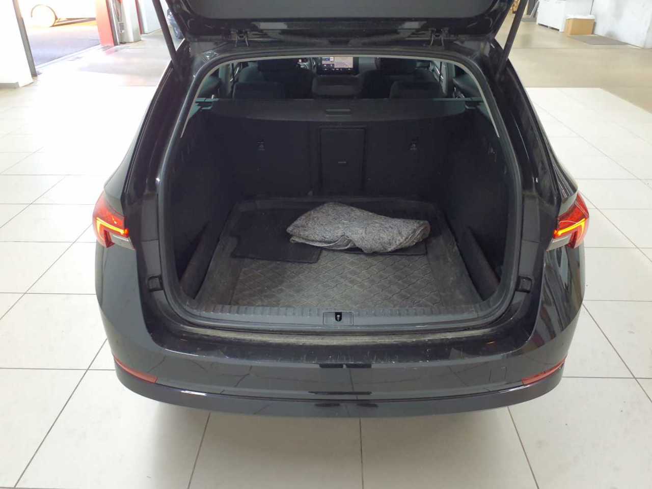 Skoda Octavia Combi 2.0 TDI DSG 4x4 Ambition 9