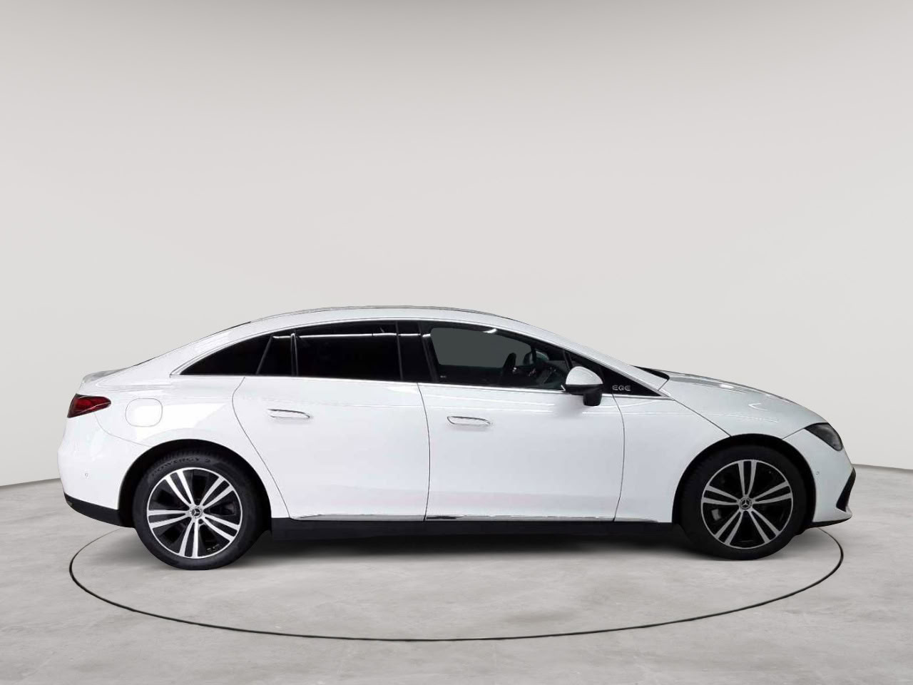 Mercedes-Benz EQE 300 Electric Art 3