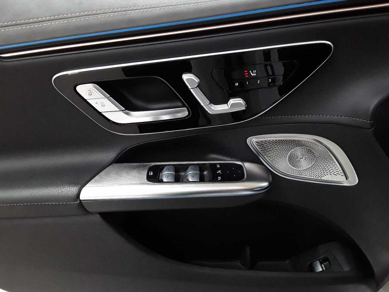 Mercedes-Benz EQE 300 Electric Art 18