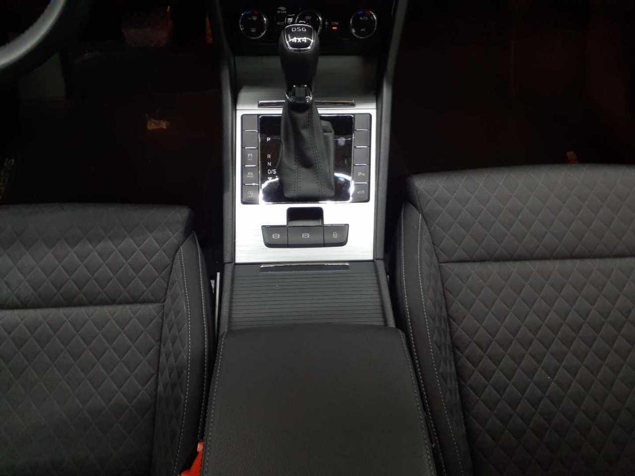 Skoda Superb Combi 2.0 TDI 4x4 DSG Ambition 7