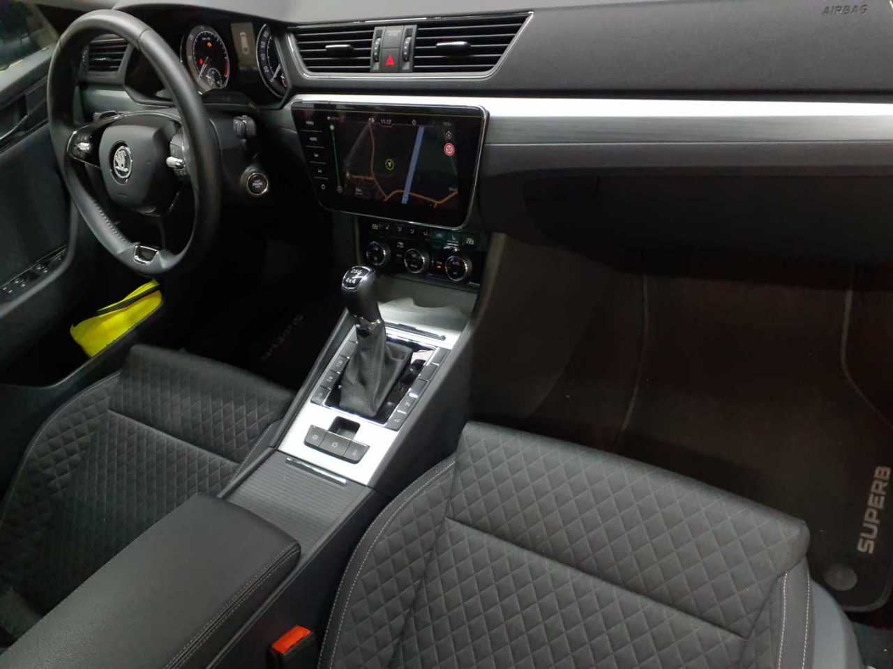 Skoda Superb Combi 2.0 TDI 4x4 DSG Ambition 14