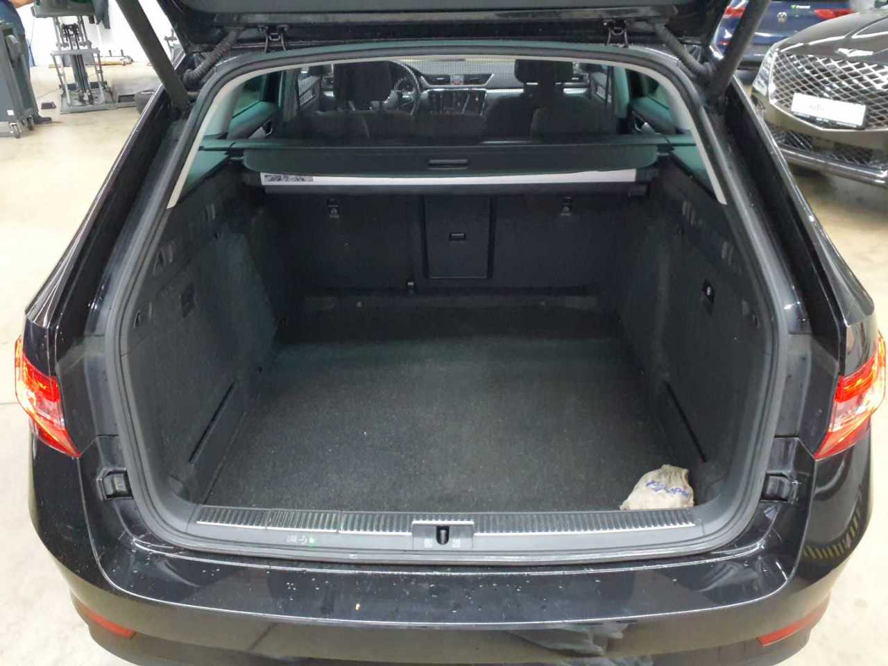 Skoda Superb Combi 2.0 TDI 4x4 DSG Ambition 10
