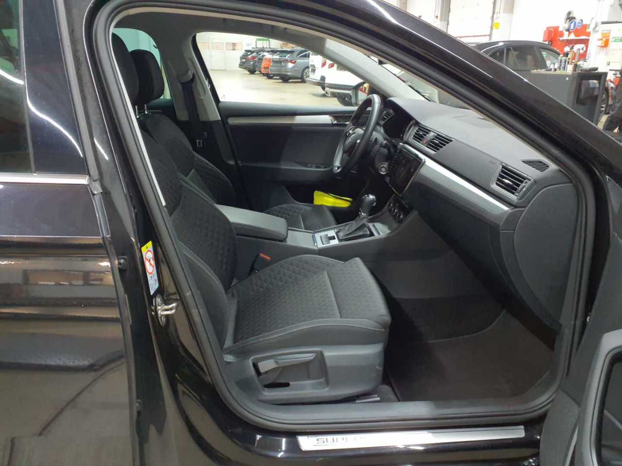 Skoda Superb Combi 2.0 TDI 4x4 DSG Ambition 13