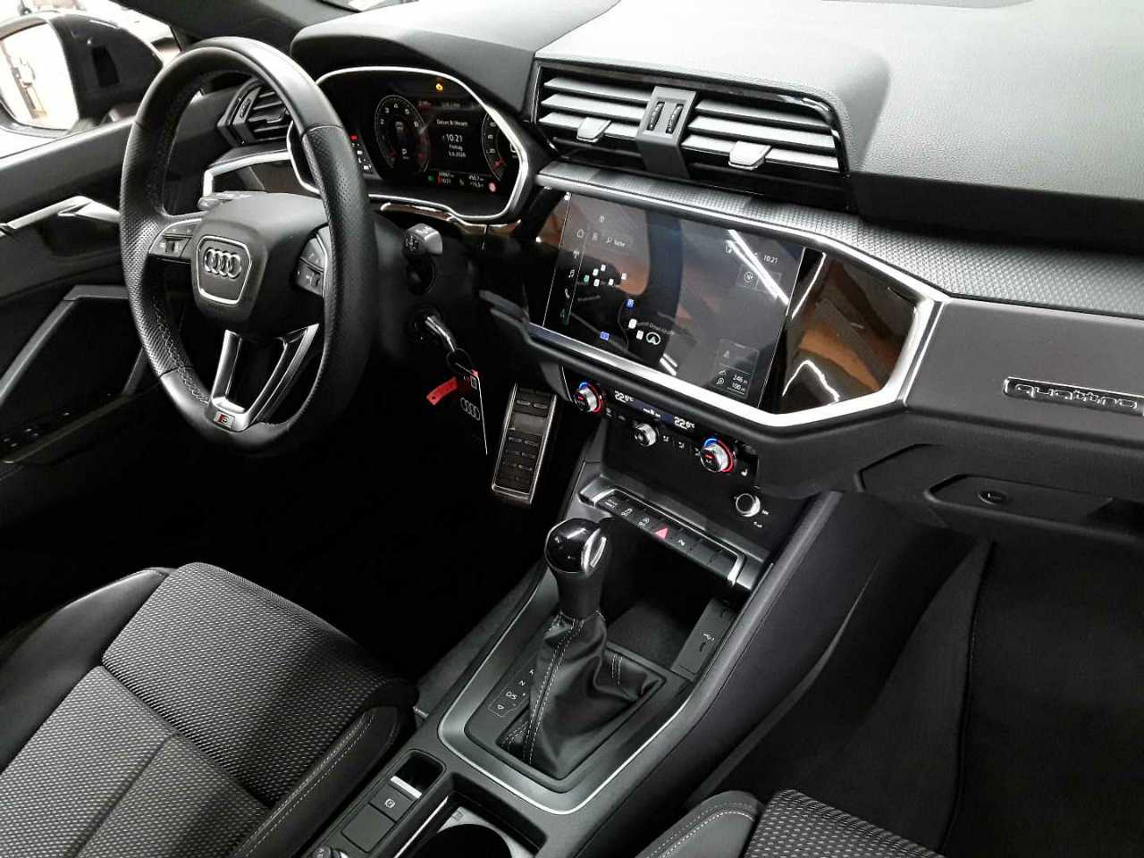 Audi Q3 40 TFSI quattro S tronic advanced 12