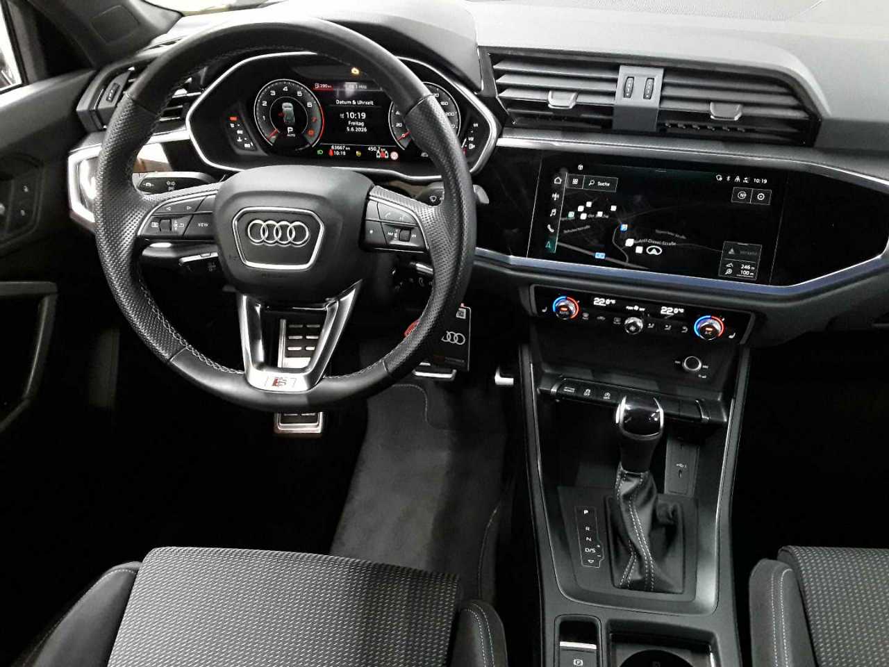 Audi Q3 40 TFSI quattro S tronic advanced 5