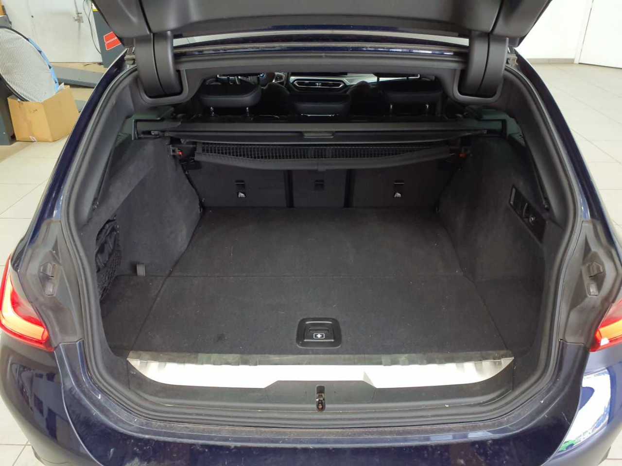 Bmw 330e Touring xDrive Aut. 9