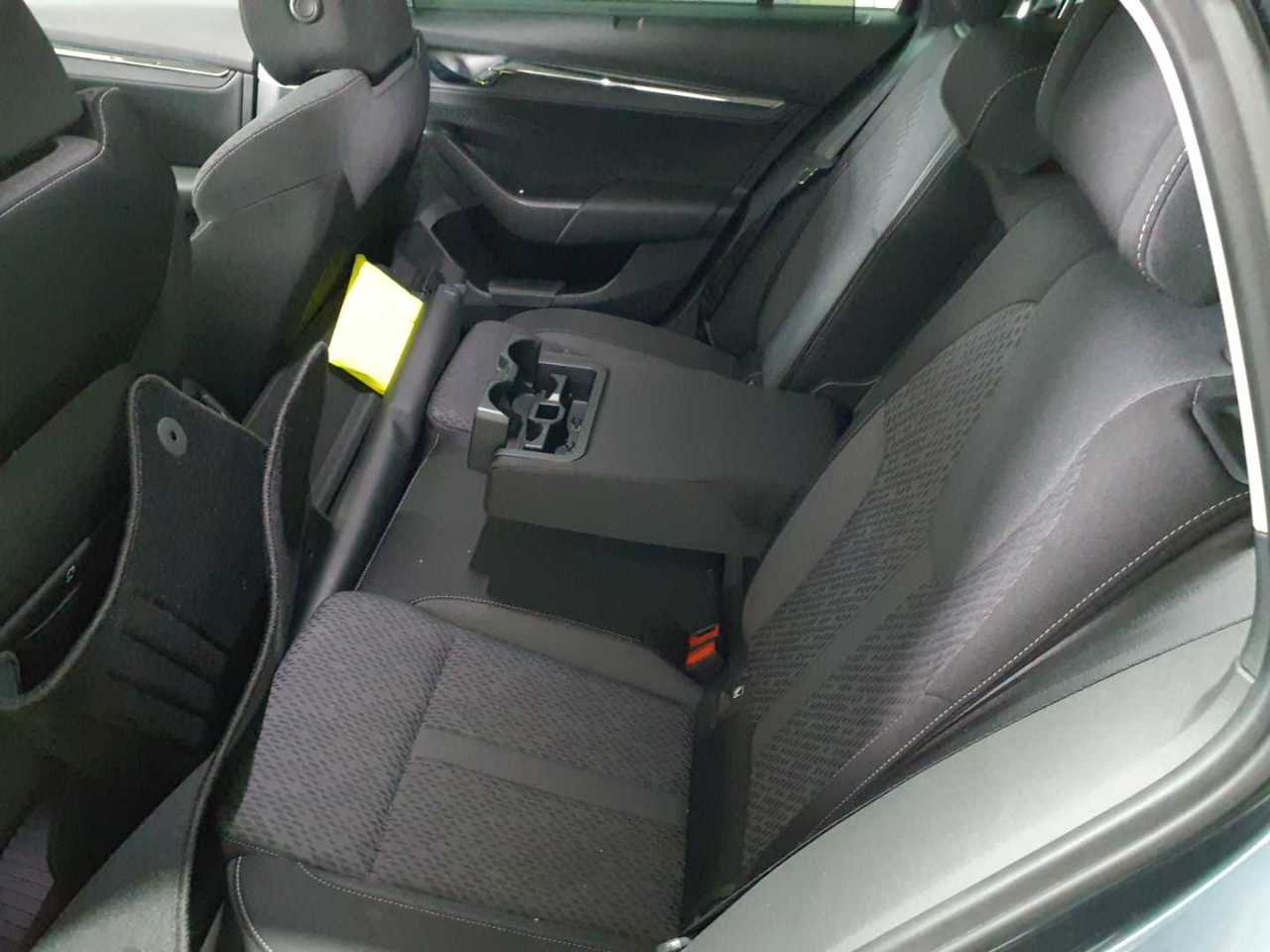 Skoda Octavia Combi 2.0 TDI DSG First Edition 7
