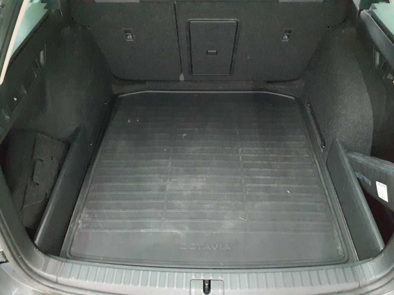 Skoda Octavia Combi 2.0 TDI DSG First Edition 10