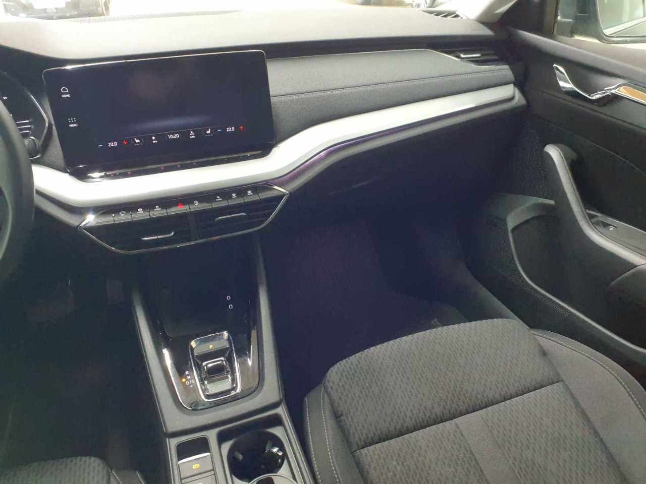 Skoda Octavia Combi 2.0 TDI DSG First Edition 6