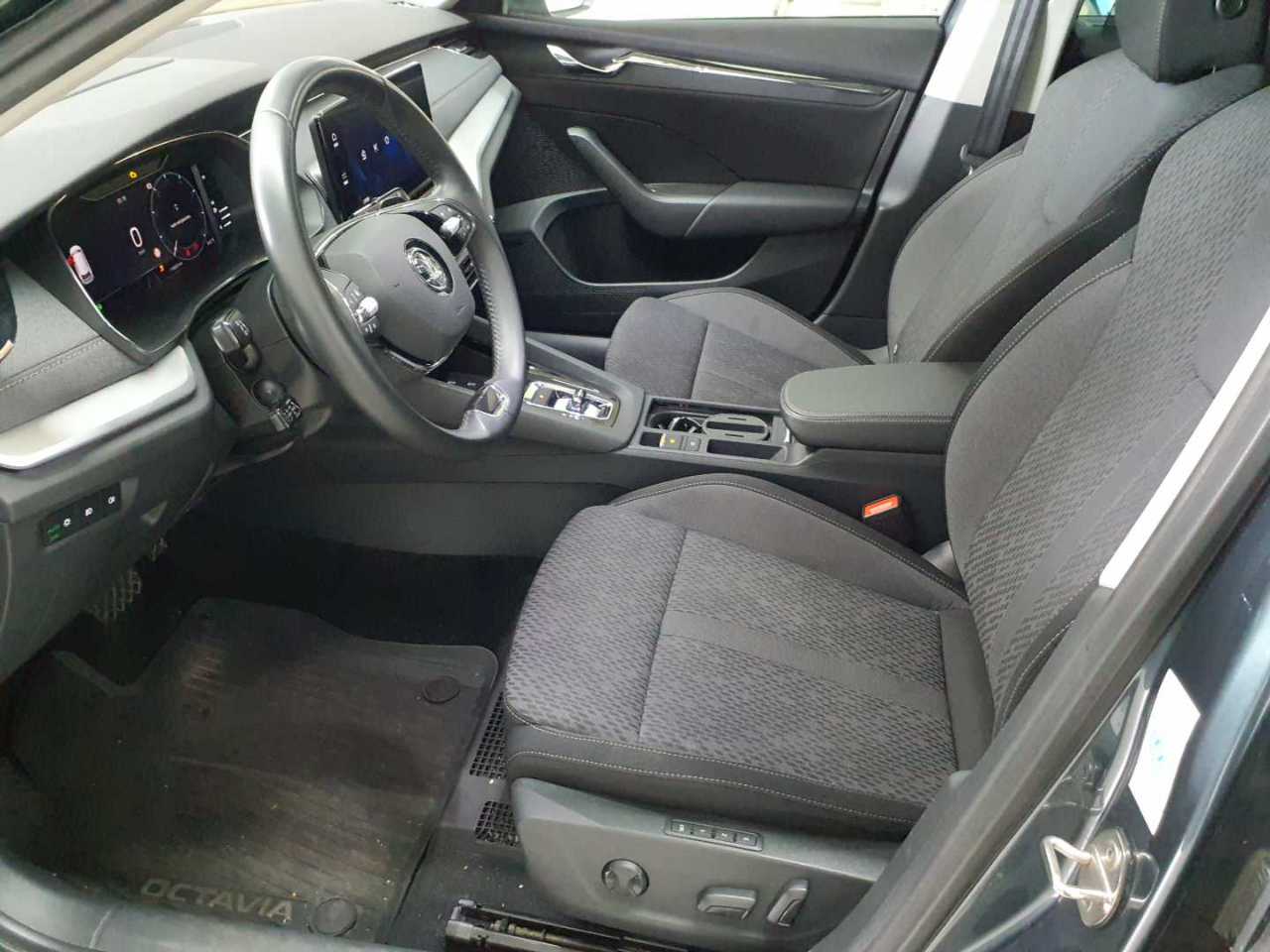Skoda Octavia Combi 2.0 TDI DSG First Edition 3
