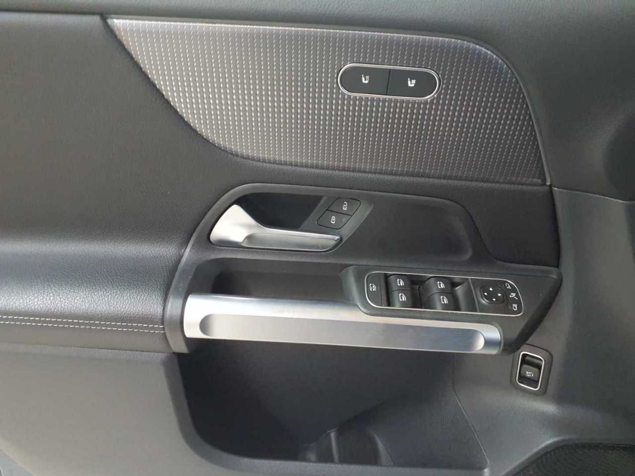 Mercedes-Benz GLB 200 4Matic 8G-DCT Progressive 4