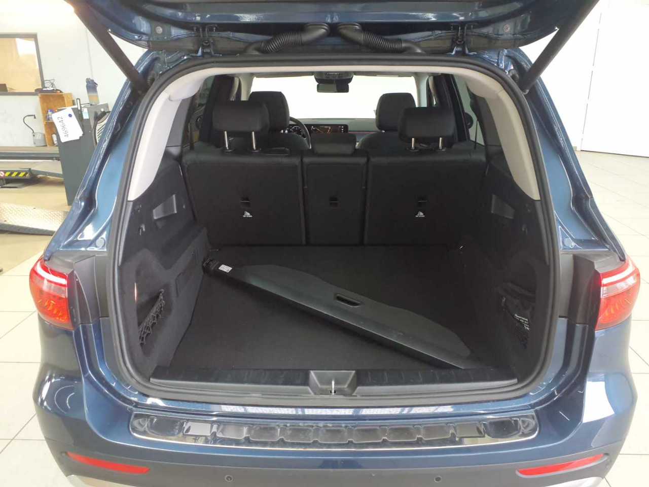 Mercedes-Benz GLB 200 4Matic 8G-DCT Progressive 9