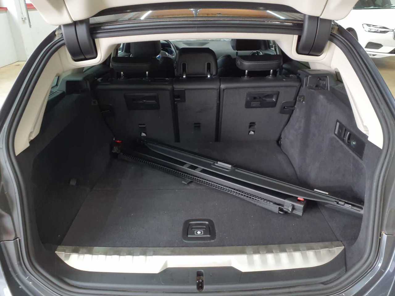 Bmw 330e Touring Aut. Sport Line 10