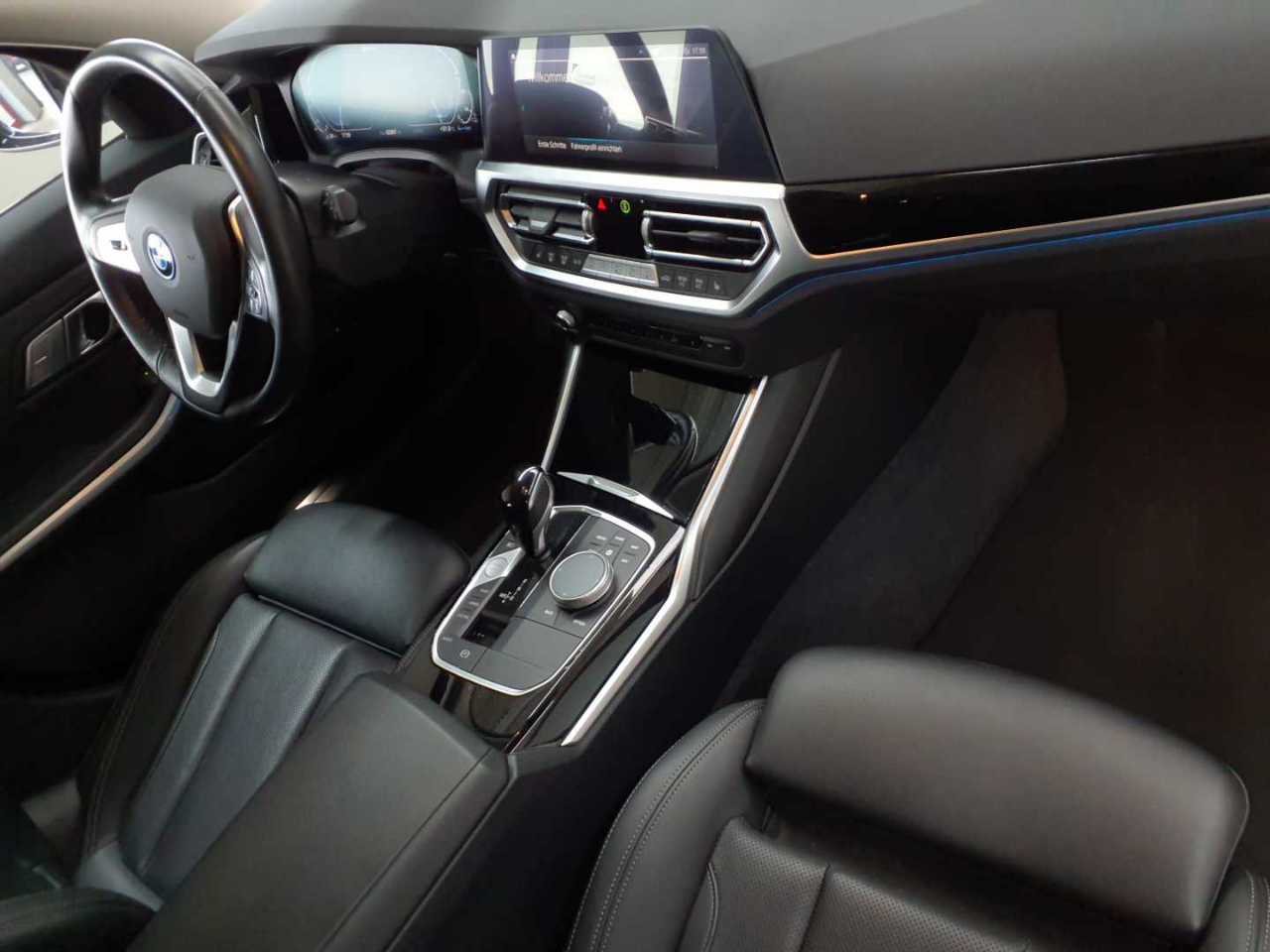 Bmw 330e Touring Aut. Sport Line 13