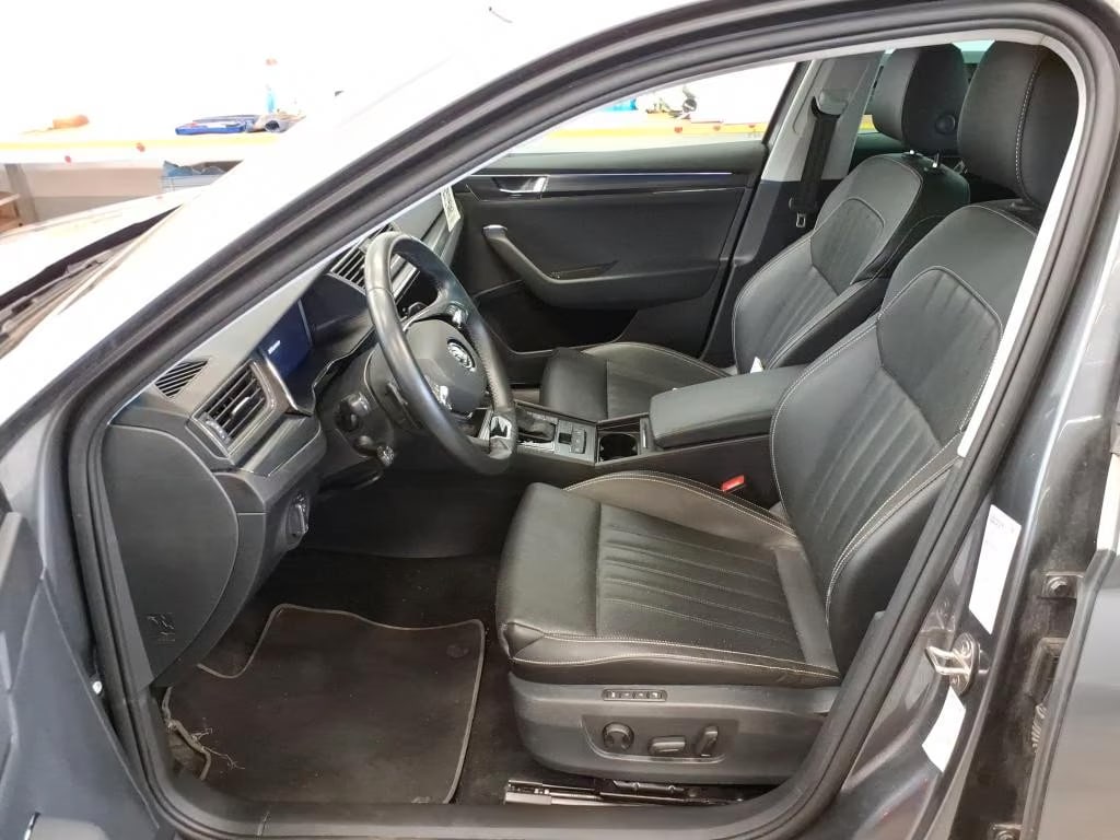 Skoda Superb 2.0 2023 5