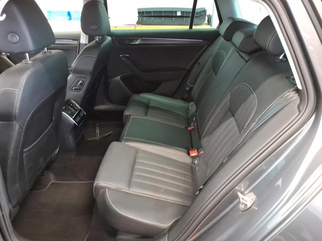 Skoda Superb 2.0 2023 6