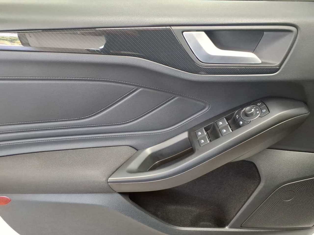 Ford Focus 1.0 EcoBoost Hybrid ST-LINE X 4