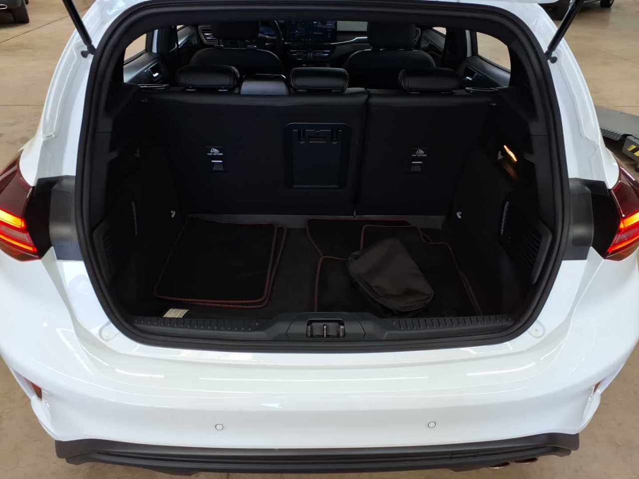 Ford Focus 1.0 EcoBoost Hybrid ST-LINE X 9